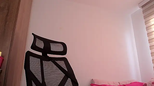 Snapshot of Sweet_navy_ chatting on 12-19-25, 08:49 Sweet navy online show from 12-19-25, 08:49