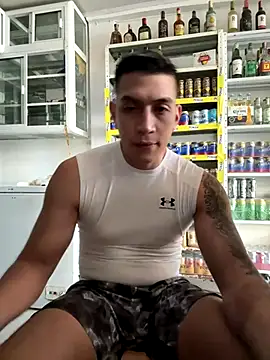 Snapshot of OliverWest04 chatting on 12-18-25, 10:05 OliverWest04 online show from 12-18-25, 10:05