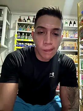 Snapshot of OliverWest04 chatting on 12-20-25, 03:13 OliverWest04 online show from 12-20-25, 03:13