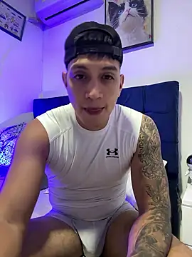 Snapshot of OliverWest04 chatting on 01-07-26, 08:22 OliverWest04 online show from 01-07-26, 08:22