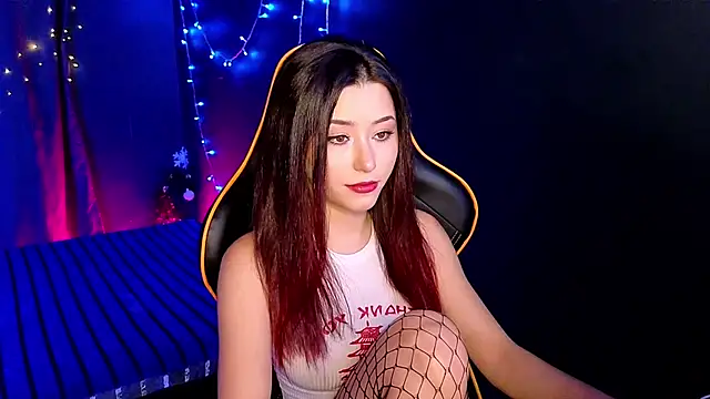 Snapshot of RedMidnight chatting on 12-18-25, 10:32 RedMidnight online show from 12-18-25, 10:32