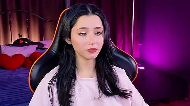 Snapshot of RedMidnight chatting on 02-15-26, 09:00 RedMidnight online show from 02-15-26, 09:00