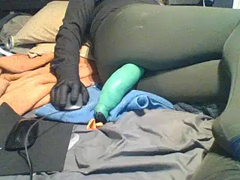 Snapshot of xxxenzo1 chatting on 12-09-24, 01:45 xxxenzo1 online show from 12-09-24, 01:45