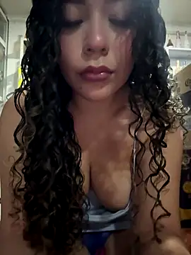 Snapshot of VictoriaaRose chatting on 12-21-25, 11:01 VictoriaaRose online show from 12-21-25, 11:01