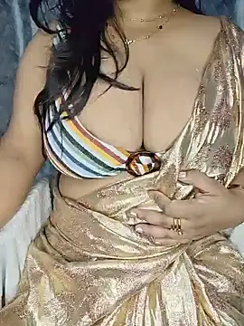 Snapshot of Curvy_Pooja chatting on 06-20-26, 06:00 Curvy Pooja online show from 06-20-26, 06:00