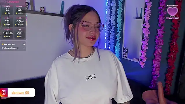 Snapshot of Destiny__14 chatting on 02-06-26, 01:21 Destiny 14 online show from 02-06-26, 01:21