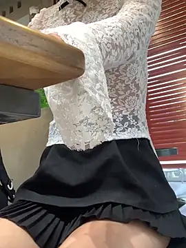 Snapshot of Ami_99 chatting on 03-27-26, 01:44 Ami 99 online show from 03-27-26, 01:44