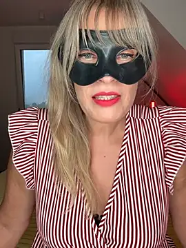 Snapshot of SophieFinely chatting on 07-17-26, 06:24 SophieFinely online show from 07-17-26, 06:24