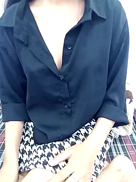 Snapshot of Triptii_0 chatting on 11-30-25, 08:07 Triptii 0 online show from 11-30-25, 08:07