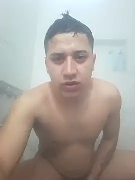 Alvarezz0202 online show from 06-24-26, 12:15