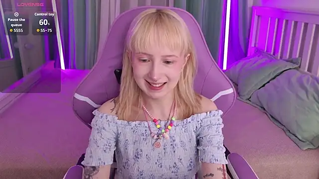 Snapshot of _Babyface_ chatting on 07-15-26, 01:05 Babyface online show from 07-15-26, 01:05
