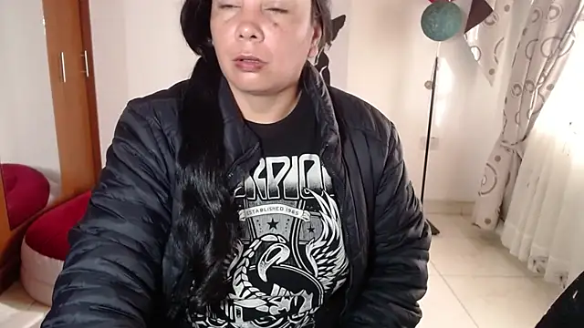 Snapshot of vivian-milf chatting on 01-15-26, 12:43 vivian-milf online show from 01-15-26, 12:43