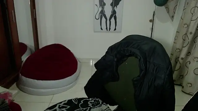 Snapshot of vivian-milf chatting on 02-17-26, 01:35 vivian-milf online show from 02-17-26, 01:35