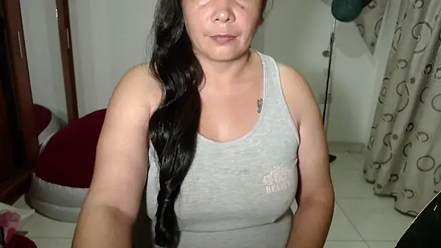 Snapshot of vivian-milf chatting on 02-20-26, 11:38 vivian-milf online show from 02-20-26, 11:38