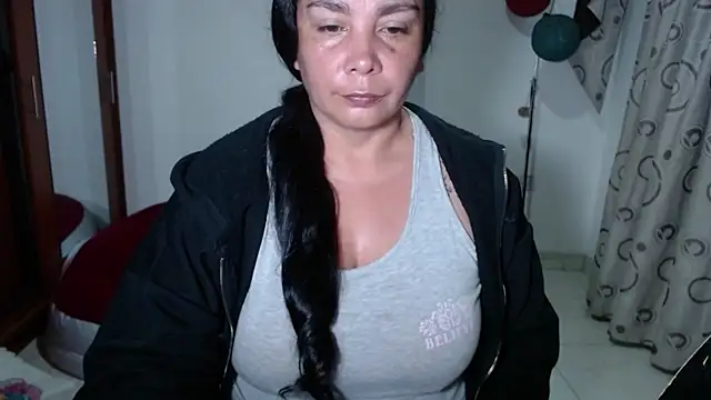 Snapshot of vivian-milf chatting on 02-23-26, 11:35 vivian-milf online show from 02-23-26, 11:35