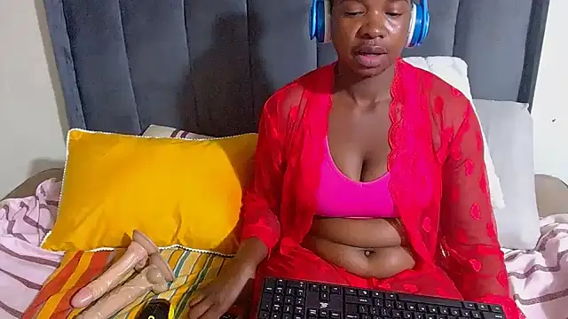 EMBER FOX online show from 06-09-26, 10:21