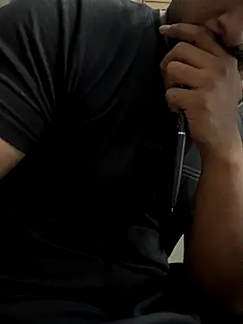 Snapshot of DASIHUB75 chatting on 11-26-25, 06:31 DASIHUB75 online show from 11-26-25, 06:31