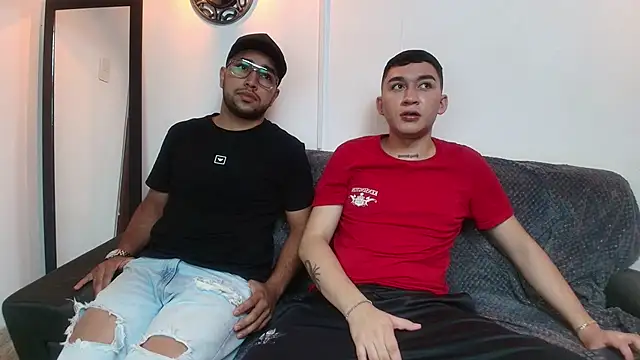 Snapshot of party__mens chatting on 11-25-25, 03:01 party mens online show from 11-25-25, 03:01