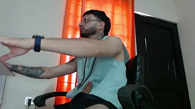 latin-dick18 online show from 11-25-25, 06:30