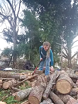 Snapshot of Horny_hippie chatting on 12-20-24, 10:11 Horny hippie online show from 12-20-24, 10:11