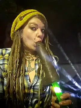 Snapshot of Horny_hippie chatting on 02-18-25, 09:20 Horny hippie online show from 02-18-25, 09:20