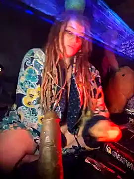 Snapshot of Horny_hippie chatting on 02-26-25, 08:15 Horny hippie online show from 02-26-25, 08:15