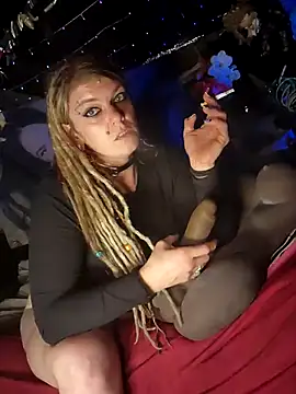 Snapshot of Horny_hippie chatting on 10-12-25, 06:40 Horny hippie online show from 10-12-25, 06:40