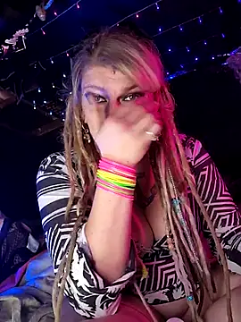 Snapshot of Horny_hippie chatting on 10-28-25, 10:34 Horny hippie online show from 10-28-25, 10:34