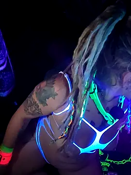 Snapshot of Horny_hippie chatting on 11-17-25, 12:16 Horny hippie online show from 11-17-25, 12:16