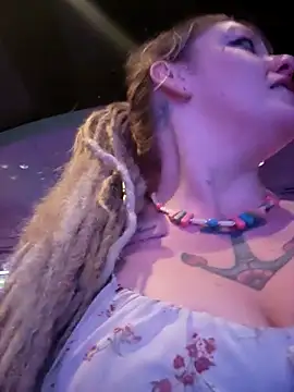 Snapshot of Horny_hippie chatting on 11-20-25, 07:08 Horny hippie online show from 11-20-25, 07:08