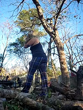 Snapshot of Horny_hippie chatting on 11-27-25, 08:33 Horny hippie online show from 11-27-25, 08:33