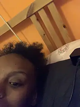 Snapshot of ___Hannah___ chatting on 11-27-25, 02:41 Hannah online show from 11-27-25, 02:41