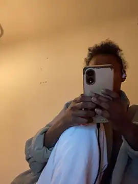 Snapshot of ___Hannah___ chatting on 12-01-25, 10:04 Hannah online show from 12-01-25, 10:04