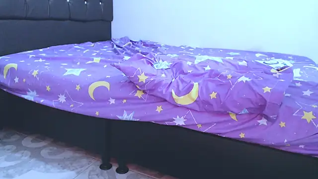 Snapshot of NoaLeon21 chatting on 12-18-25, 09:10 NoaLeon21 online show from 12-18-25, 09:10