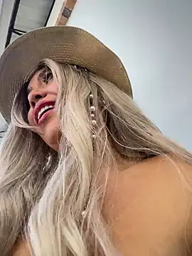 Snapshot of IsaSantoDomingo chatting on 11-29-25, 02:09 IsaSantoDomingo online show from 11-29-25, 02:09