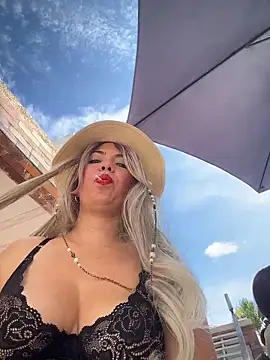 Snapshot of IsaSantoDomingo chatting on 12-04-25, 02:26 IsaSantoDomingo online show from 12-04-25, 02:26