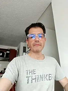 Fuegosutil online show from 11-30-25, 07:40