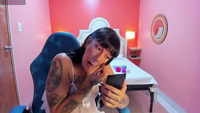 Snapshot of nora_temptress chatting on 12-20-25, 09:00 nora temptress online show from 12-20-25, 09:00