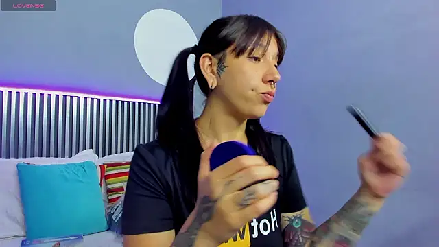 Snapshot of nora_temptress chatting on 02-22-26, 04:49 nora temptress online show from 02-22-26, 04:49