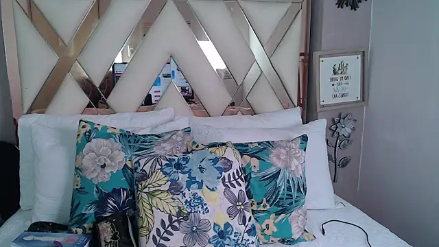 nora temptress online show from 04-29-26, 06:36