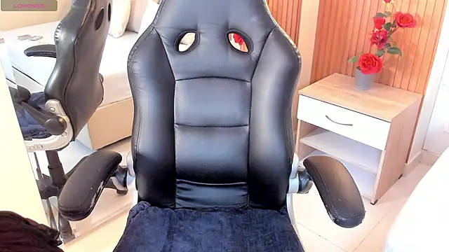 Snapshot of samantha_quinnn chatting on 12-21-25, 08:38 samantha quinnn online show from 12-21-25, 08:38