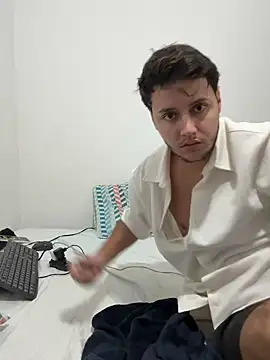 Snapshot of RicoValen chatting on 02-17-26, 01:35 RicoValen online show from 02-17-26, 01:35