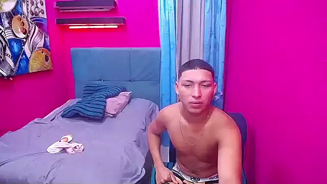 Snapshot of twinks_fuck chatting on 12-17-25, 10:16 twinks fuck online show from 12-17-25, 10:16