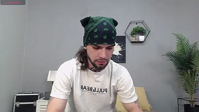 Snapshot of KaneHunter chatting on 03-12-26, 08:04 KaneHunter online show from 03-12-26, 08:04