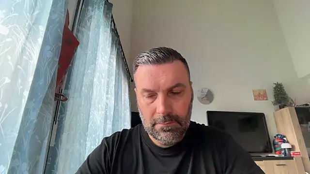 Snapshot of coolsmith81 chatting on 06-11-26, 07:17 coolsmith81 online show from 06-11-26, 07:17