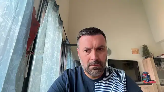 Snapshot of coolsmith81 chatting on 06-19-26, 08:40 coolsmith81 online show from 06-19-26, 08:40
