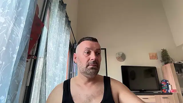 Snapshot of coolsmith81 chatting on 06-25-26, 08:30 coolsmith81 online show from 06-25-26, 08:30