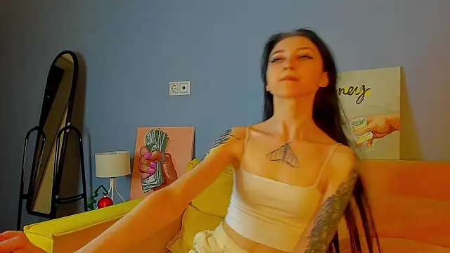 Snapshot of Ellen_Hops chatting on 12-03-25, 04:20 Ellen Hops online show from 12-03-25, 04:20