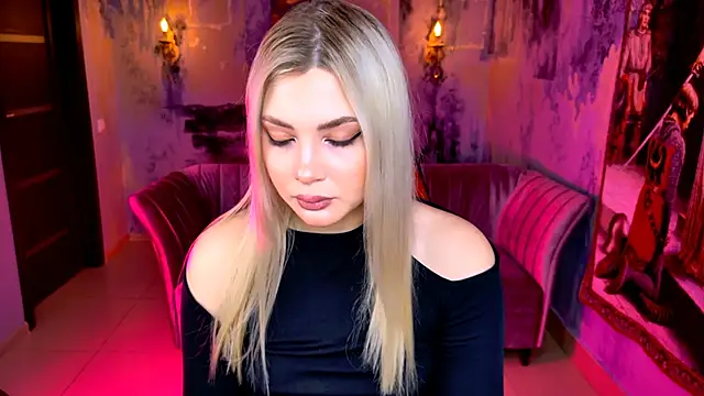 HyileyClark online show from 05-18-26, 05:02