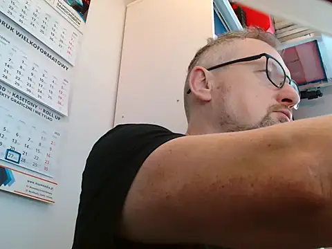 Snapshot of your_tipie chatting on 11-27-25, 07:54 your tipie online show from 11-27-25, 07:54